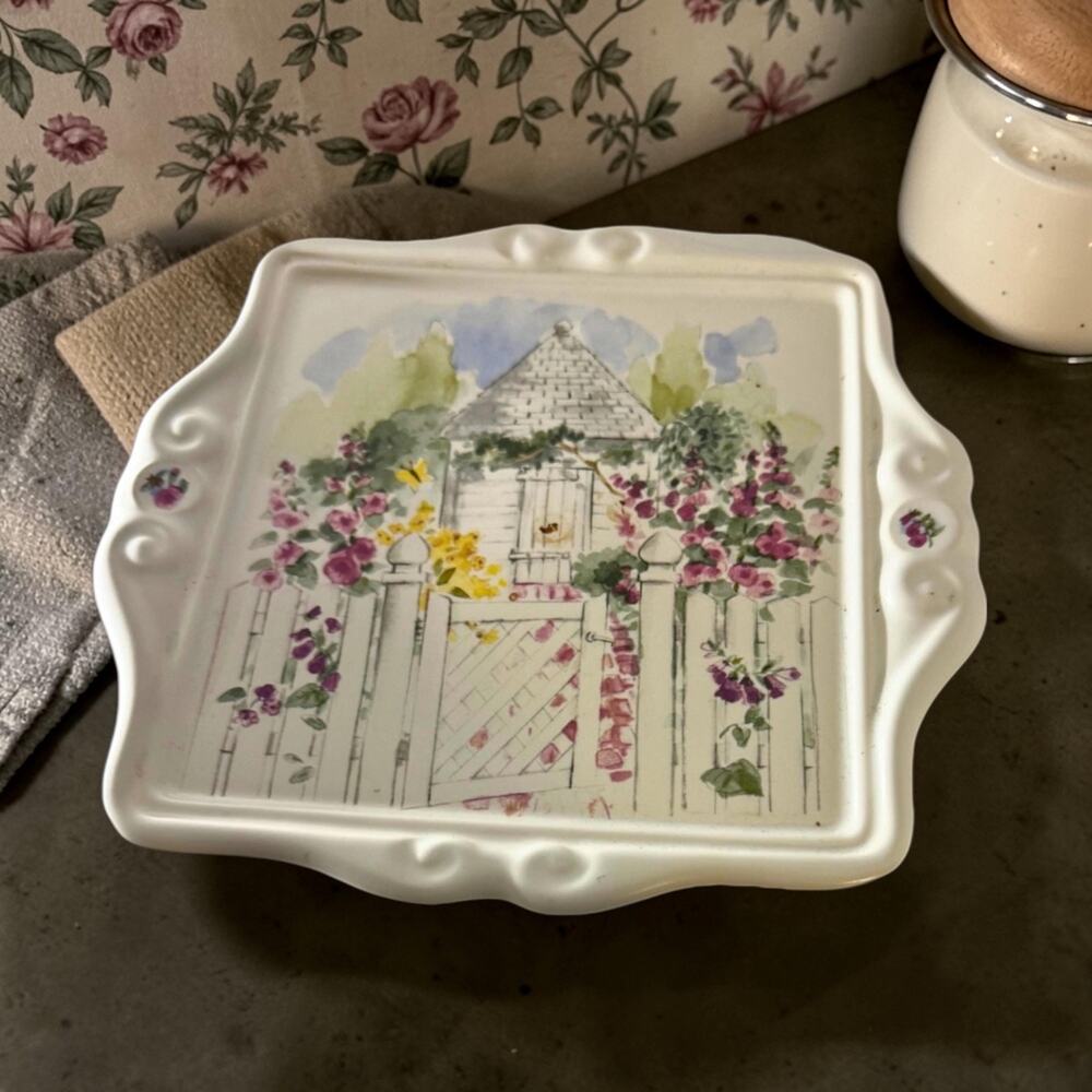 Pfaltzgraff Cottage Garden Wall Plaque Floral Gate Scene, 9.5